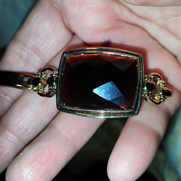 Vintage Monet Garnet Colored Glass Bracelet Gold Tone - Picture 7 of 8